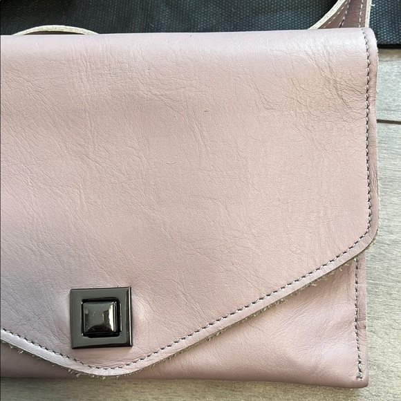 SOHO Lavender Leather Belt Crossbody Bag - Picture 3 of 10